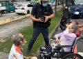【機敏、即助、暖護】三民一分局雄警憑藉愛心手鍊，護衛《美都路中都濕地》迷途翁嫗平安返家