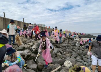 大城鄉淨堤   百人齊心守護蔚藍海岸