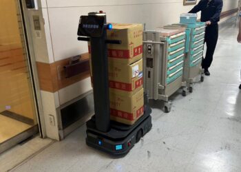 智慧醫療物流:榮總醫院導入PUDO T300機器人 實現重型物資自動化運送