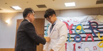 嘉藥藥學系授袍典禮　222名藥學生邁向藥師實務