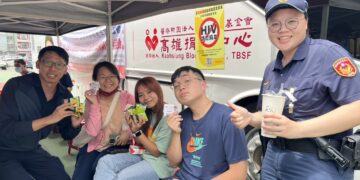前鎮波麗士豔陽天挽袖做公益，捐血不忘反詐宣導