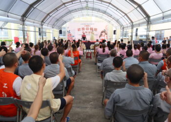 混障綜藝團走入台南看守所公益演出 400收容人專注聆聽不少人眼眶泛紅