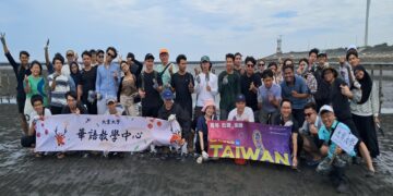 當蚵田遇見風機　王功蚵藝帶領國際青年讀懂台灣西海岸