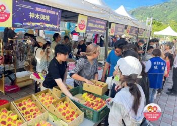「拉拉山桃子星空宴」圓滿落幕 水蜜桃季正式展開 星空野餐盒與森林餐桌接力推出