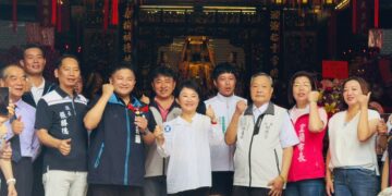 盧秀燕為吳宗憲加油打氣 互贈「無敵鐵金剛」與「憲」字馬克杯