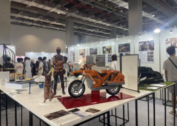 「AI萬法．設計如來」 佛大產媒系畢展大放異彩