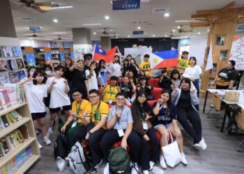 台菲青年熱情共學!家齊高中和菲律賓FEU Diliman 展開文化與AI科技交流