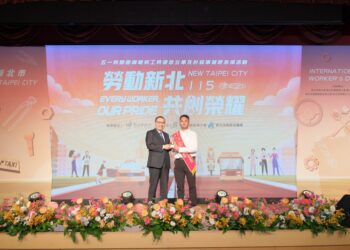 感謝默默耕耘的勞工與駕駛   五一勞動節前夕侯友宜表揚243位勞工典範