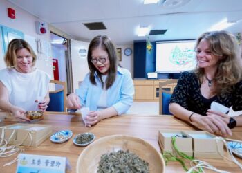 英國代表首登台灣海巡旗艦! 管碧玲:台英共伴維護區域和平 包瓊郁:台英情誼如糯米相黏!