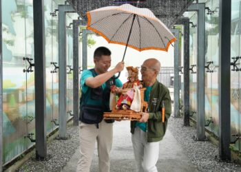 媽祖也來觀光工廠!國巨洋傘董事長親自陪同導覽 員工嗨翻了