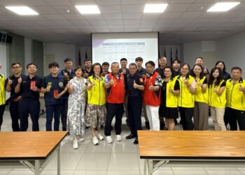 環島漢堡餐車直接開進分局啦!潮州警友辦事處警察節前夕暖心慰問員警