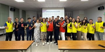 環島漢堡餐車直接開進分局啦！潮州警友辦事處警察節前夕暖心慰問員警
