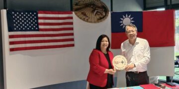 跨越太平洋打造多語教育典範 美國英華學院與南隆國中締結姊妹校