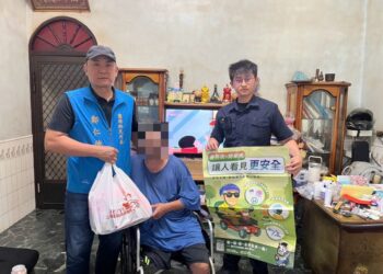 里港警化身「貓咪救援隊」　趴地鑽車底搶救受困幼貓暨里港警警訊
