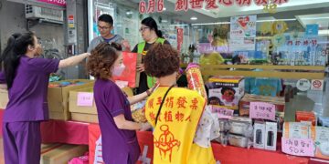 攜手民間醫界力量守護弱勢福祉 前中醫師公會理事長洪啟超辦義賣捐發票助創世