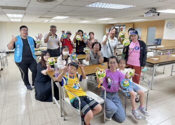 端午佳節將至左營區自助里里長候選人王盈貴與里民同慶過端午