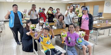 端午佳節將至左營區自助里里長候選人王盈貴與里民同慶過端午