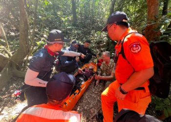 阿塱壹古道遊客熱衰竭 海巡迅速馳援協助送醫
