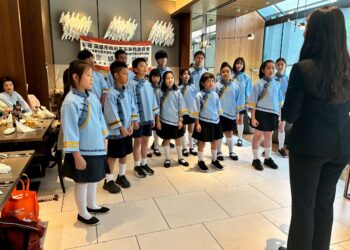 高雄客家兒童合唱團拜會東京客家崇正公會 藍衫鑰匙圈傳遞鄉情