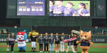 【萌、夯、棒】警鷹攜手打造犯罪預防《警察節親子棒球日》嘉年華,反詐反毒護幼、向波麗士致敬