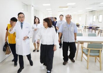 衛福部嘉義醫院迎新任院長陳殷正 攜手市府打造全齡共享健康照護新里程
