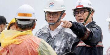 豪雨炸高雄！賴瑞隆「半天7場勘災」：面對風雨高雄會穩住腳步