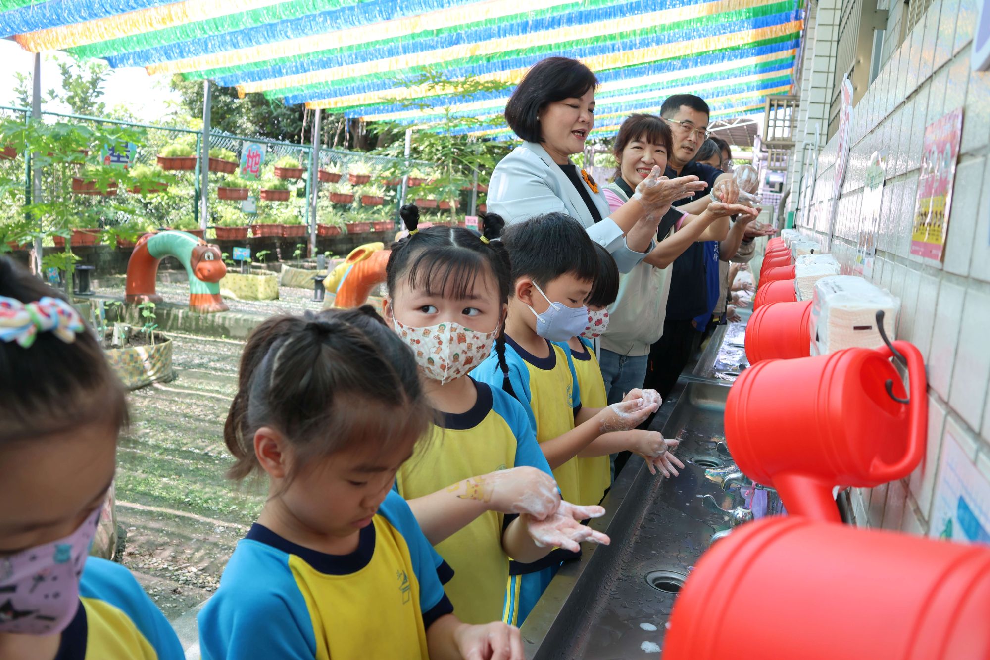 落實正確洗手遠離腸病毒威脅 攜手幼兒園學童示範防護口訣共同守護健康