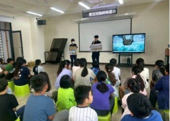 東港警助廟會走失男童團圓