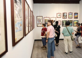 活到老、精彩到老！草屯和平老人會水墨聯展開幕  百幅筆墨展現銀髮族優雅生命力