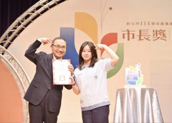 留下青春最驕傲的瞬間！侯友宜出席市長獎頒獎典禮     與5,178位優秀學子合影留念
