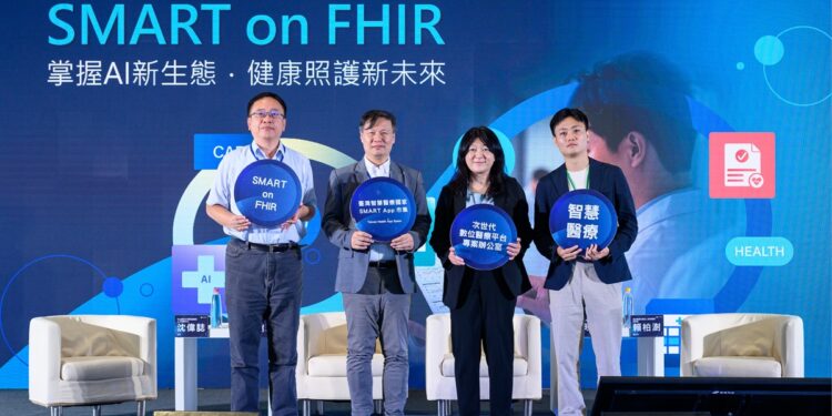 全台唯一SMART 50地區醫院  員榮AI智能醫囑系統登上大南方智慧健康展