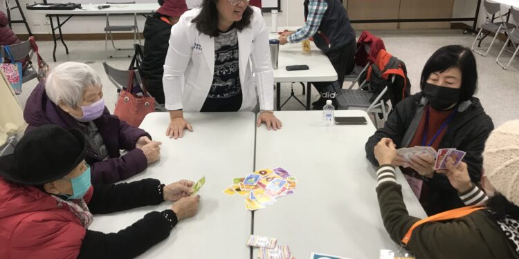 撲克牌桌遊尬4種原民語繪本！南投縣衛生局翻轉老齡衛教 榮獲全國雙料大獎