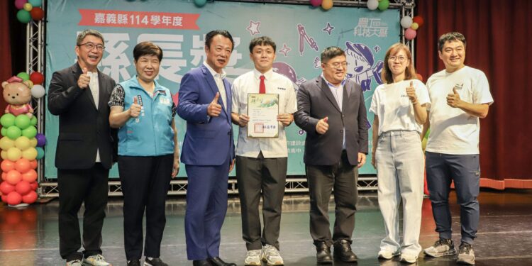 嘉義縣435名學生榮獲縣長獎　翁章梁：韌性與創造力是未來關鍵能力