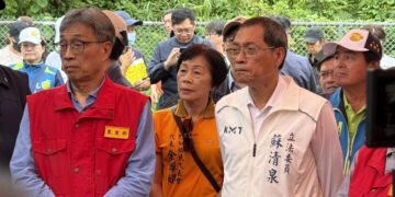 豪雨重創屏東災後復原啟動　蘇清泉陪同行政院長勘災爭取重建資源