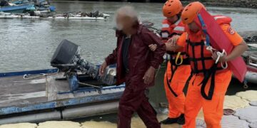 臺南豪雨民眾落海 海巡爭分奪秒救援