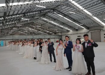 屏東縣民公園浪漫化身婚禮殿堂 30對新人婚禮許下幸福承諾