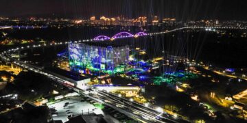 錯過音樂節還有光雕秀！新北夏至藝術浪潮不停歇    21日起《海山夜行》無縫接棒點亮夏夜