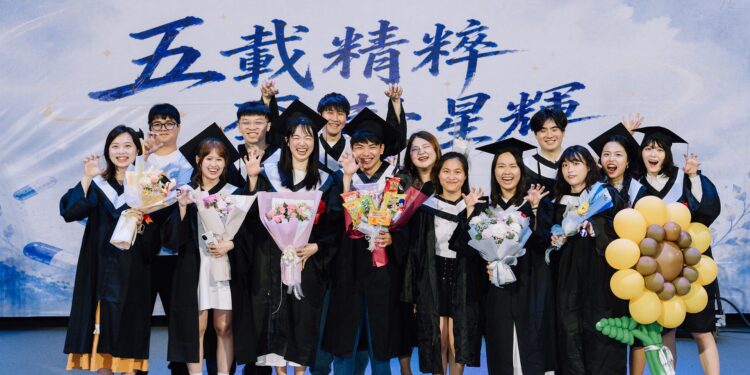 五載精粹，奔赴星輝！大仁科技大學藥學系畢業典禮盛大登場