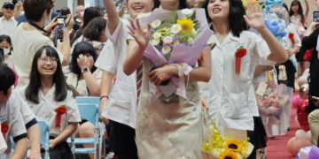花蓮女中畢業典禮引人   經歷0403強震畢業生新生