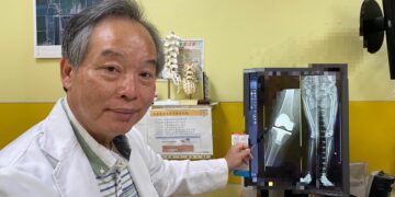 原要換膝關節竟變「緊急開腦」 員榮跨科團隊及時攔截隱形殺手
