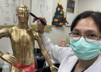 婦人車禍腦出血左眼癱瘓   員生中醫「精準針灸」助重見光明