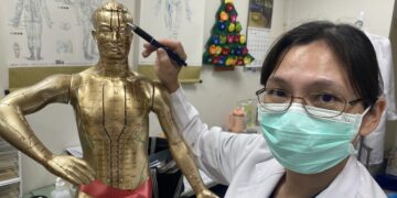 婦人車禍腦出血左眼癱瘓   員生中醫「精準針灸」助重見光明