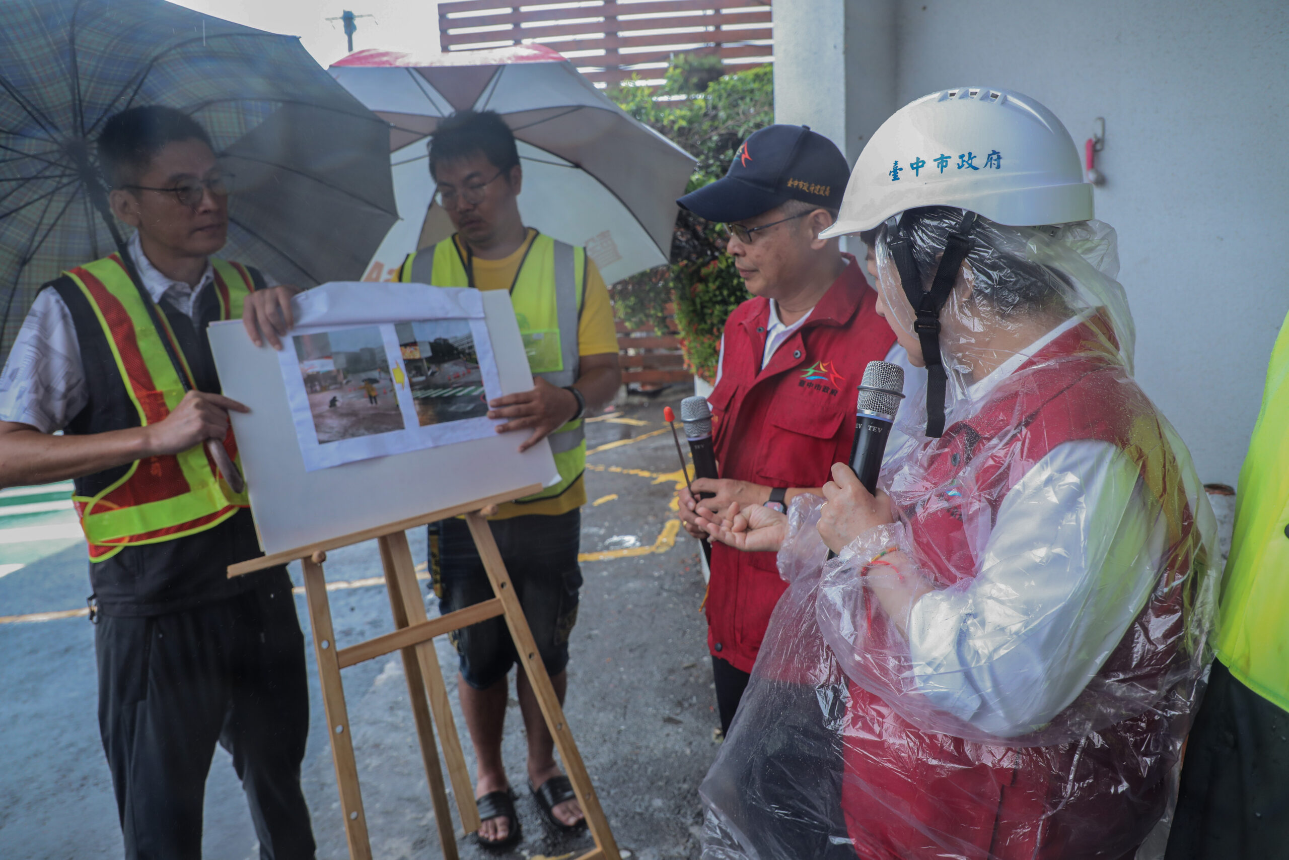台中市長盧秀燕今（11）日親自先後視察沙鹿區兩處關鍵治水工程4