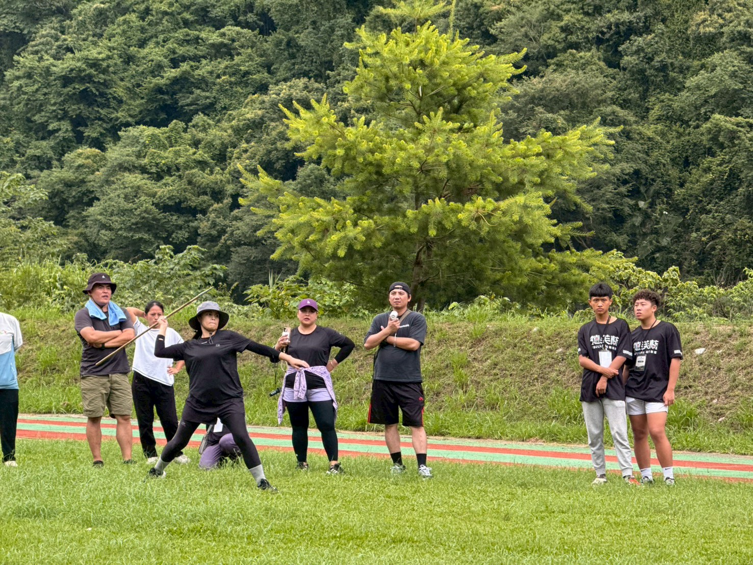 07-傳統擲矛選拔賽,選手全力投擲,展現傳承精神與競技實力