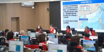 屏東災害應變中心召開第一次工作會報 周春米要求落實各項防颱整備