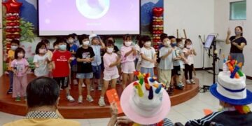 果香飄散高雄榮家　嚴德發主委見證欣高溫情贈芒果暨高榮家訊