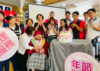 歡慶華山前金站十八週年 陪伴人瑞長輩回憶古早味