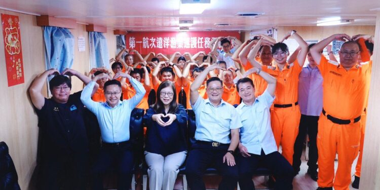「巡護七號」完成太平洋公海巡護任務 航行近萬浬守護漁業秩序