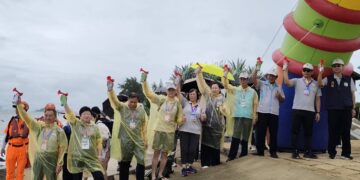 第13屆金廈泳渡熱烈開賽 百組菁英泳挑戰金廈海域 展現體能與精湛泳技