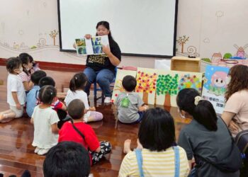 嘉市文化局推嬰幼兒閱讀升級計畫 28場「娃娃故事坊」打造親子共讀時光